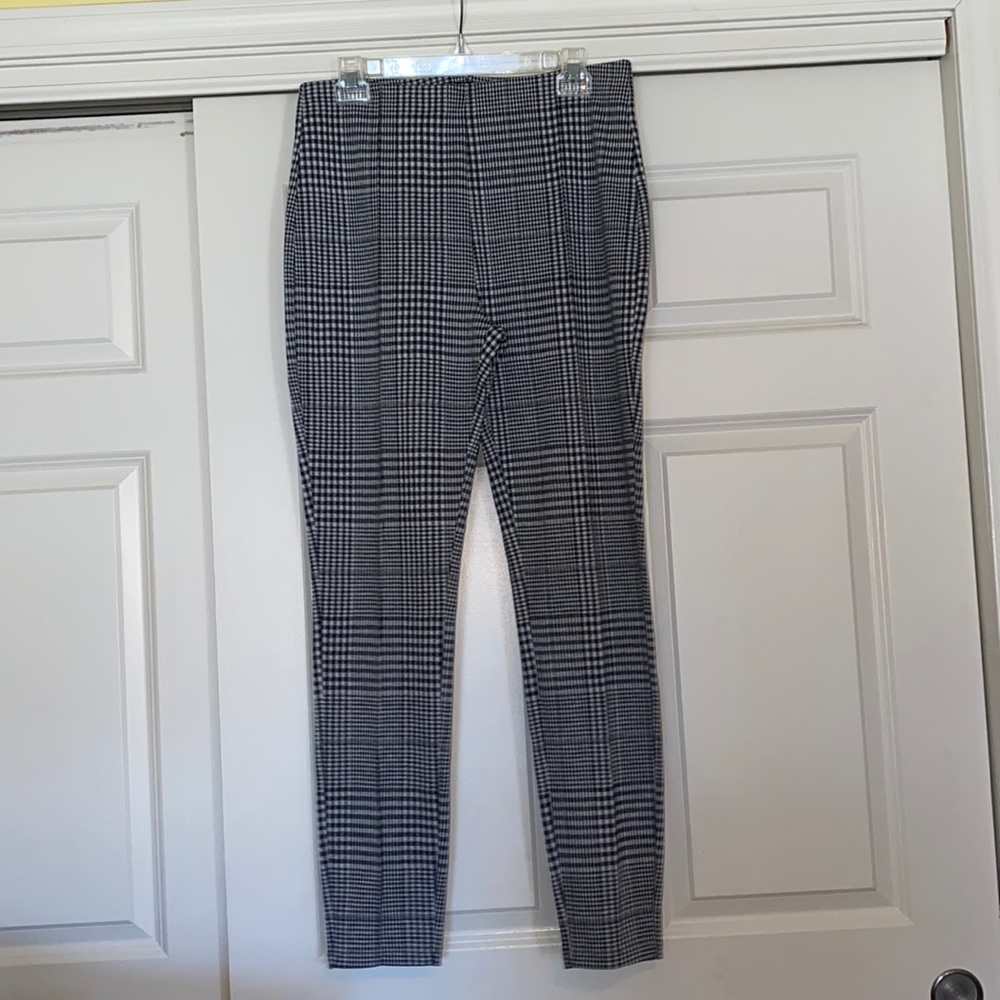 Tahari black hounds tooth print smooth pull on pants